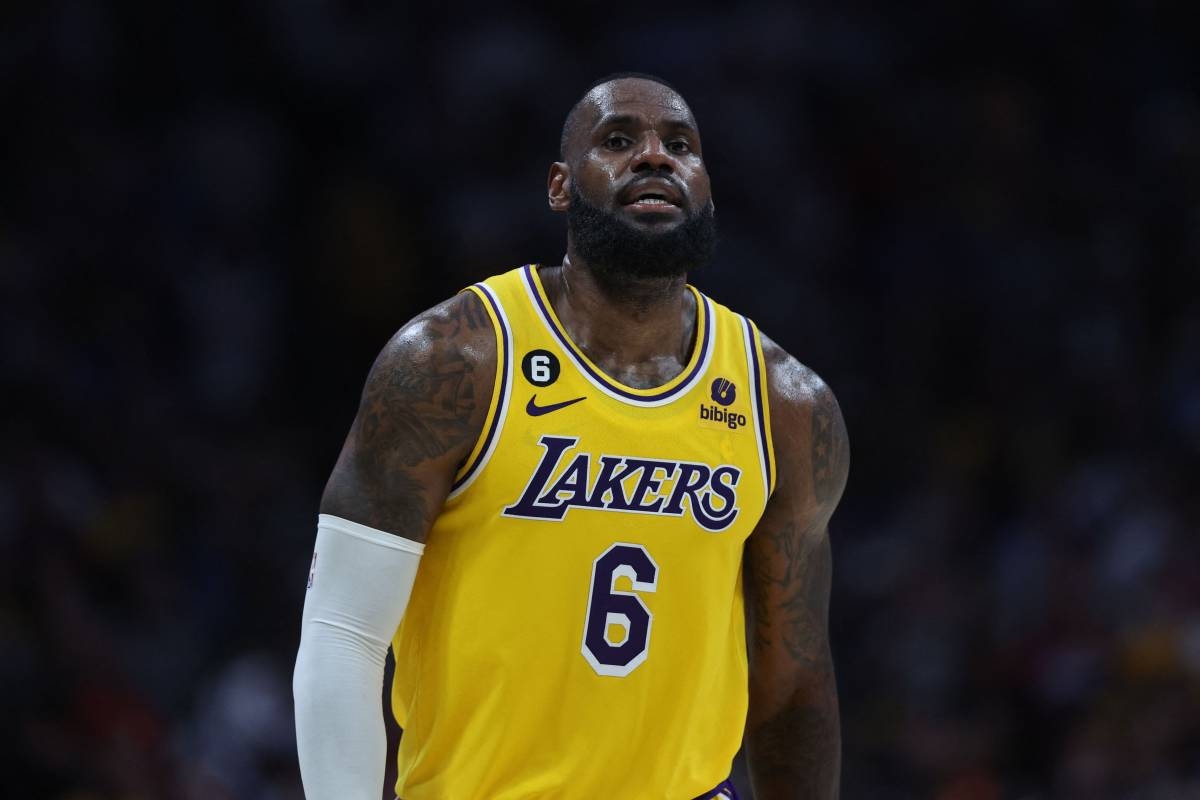 Lakers' LeBron James switching jersey number back to No. 23 – Orange County  Register