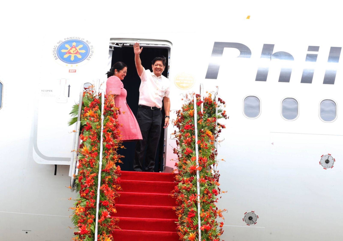 Marcos, first lady leave for Malaysia | The Manila Times