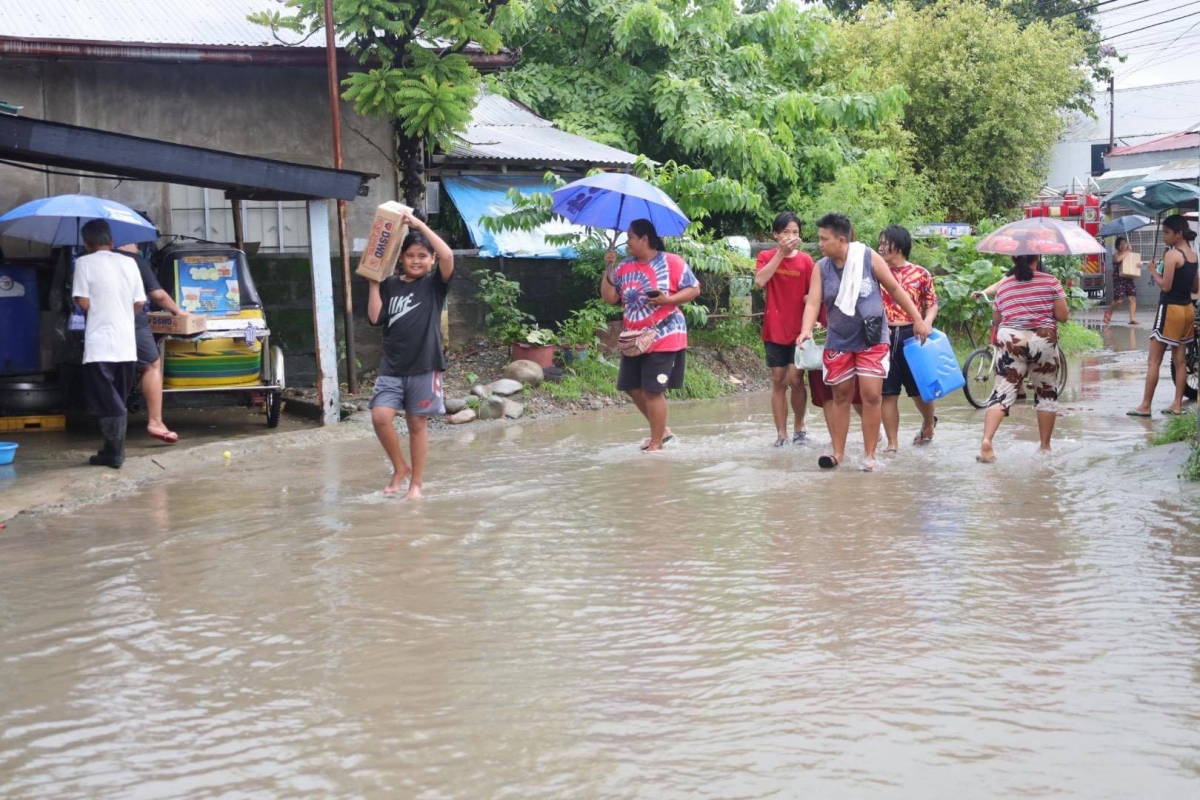 Dagupan residents brace for extended flooding | The Manila Times