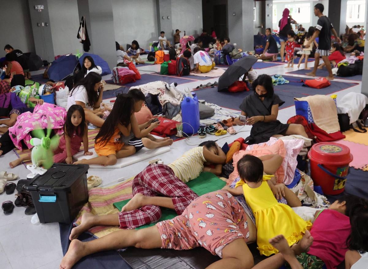 QC residents move to temporary shelters | The Manila Times