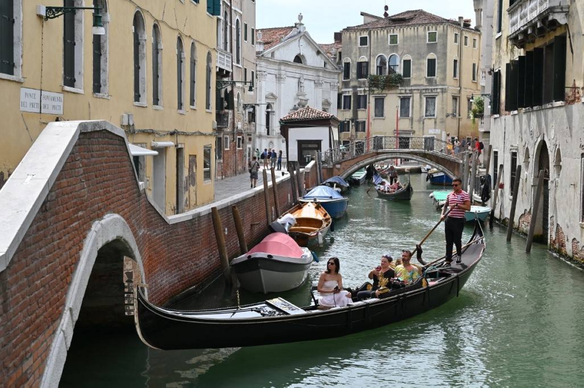 Venice Is Open to Tourists—and It's a Steal - WSJ