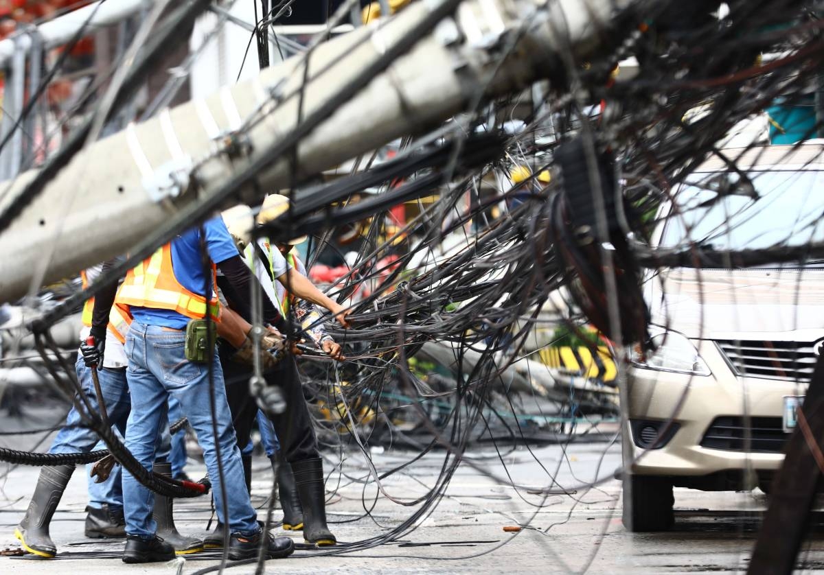 Electric posts fall, destroy cars, property in Manila | The Manila Times