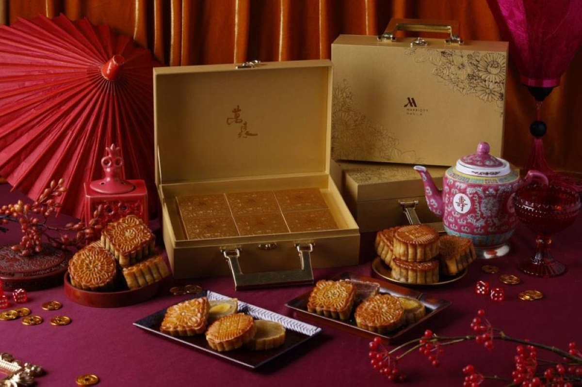 Manila Marriott ushers Moon Festival with gold mooncake chest The