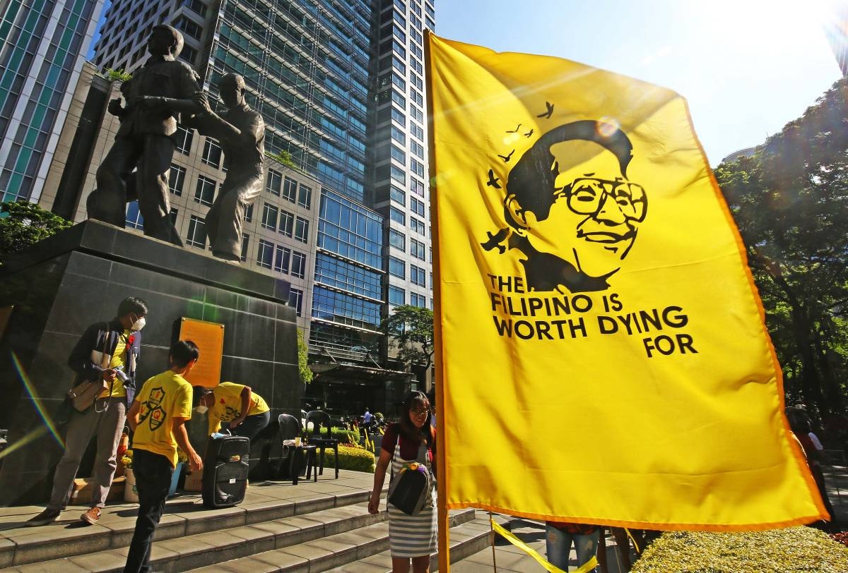 Family and supporters remember Ninoy | The Manila Times