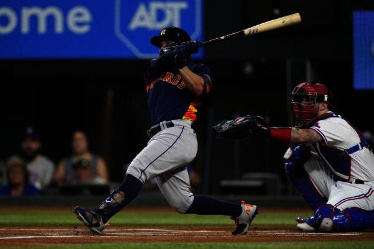 Houston Astros bats pummel Texas Rangers in ALCS Game 3