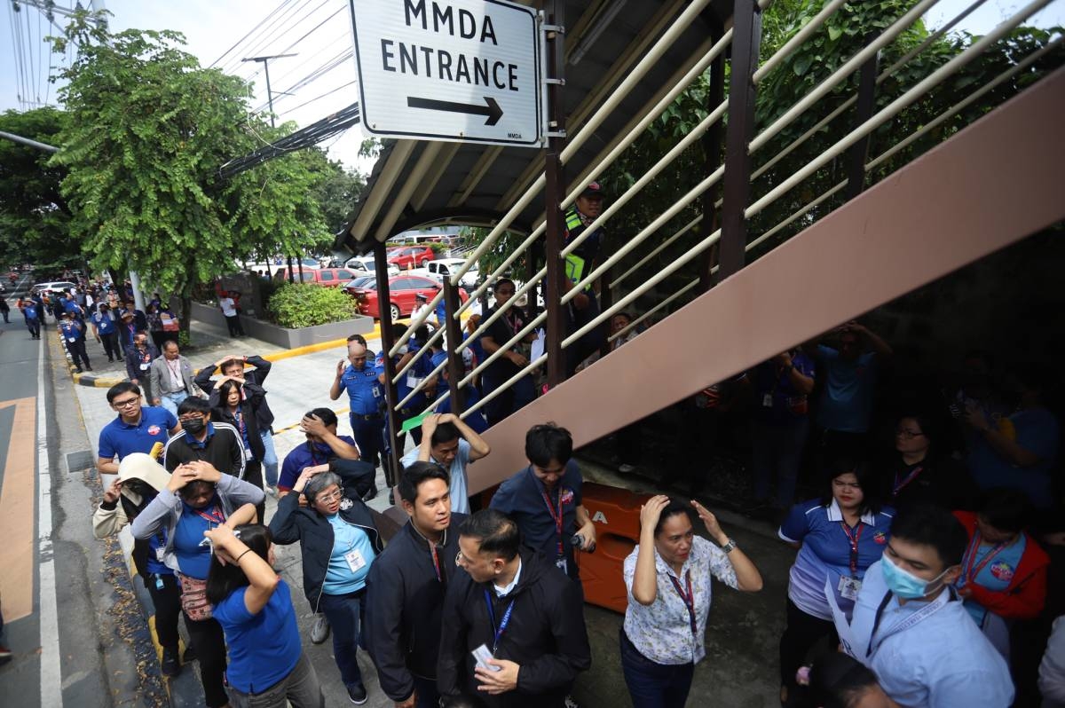 Mmda Holds Earthquake Drill 