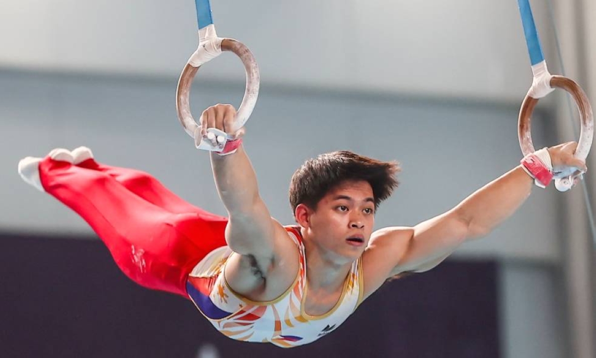 Medal streak busted in world championships as Carlos Yulo falls