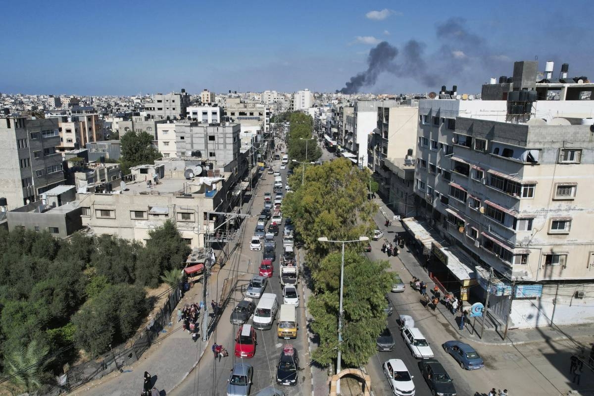 EXODUS Palestinians flee from northern Gaza to the south after the Israeli army issued an unprecedented evacuation warning to a population of over 1 million people in northern Gaza and Gaza City to seek refuge in the south ahead of a possible Israeli ground invasion on Friday, Oct. 13, 2023. PHOTO BY AP