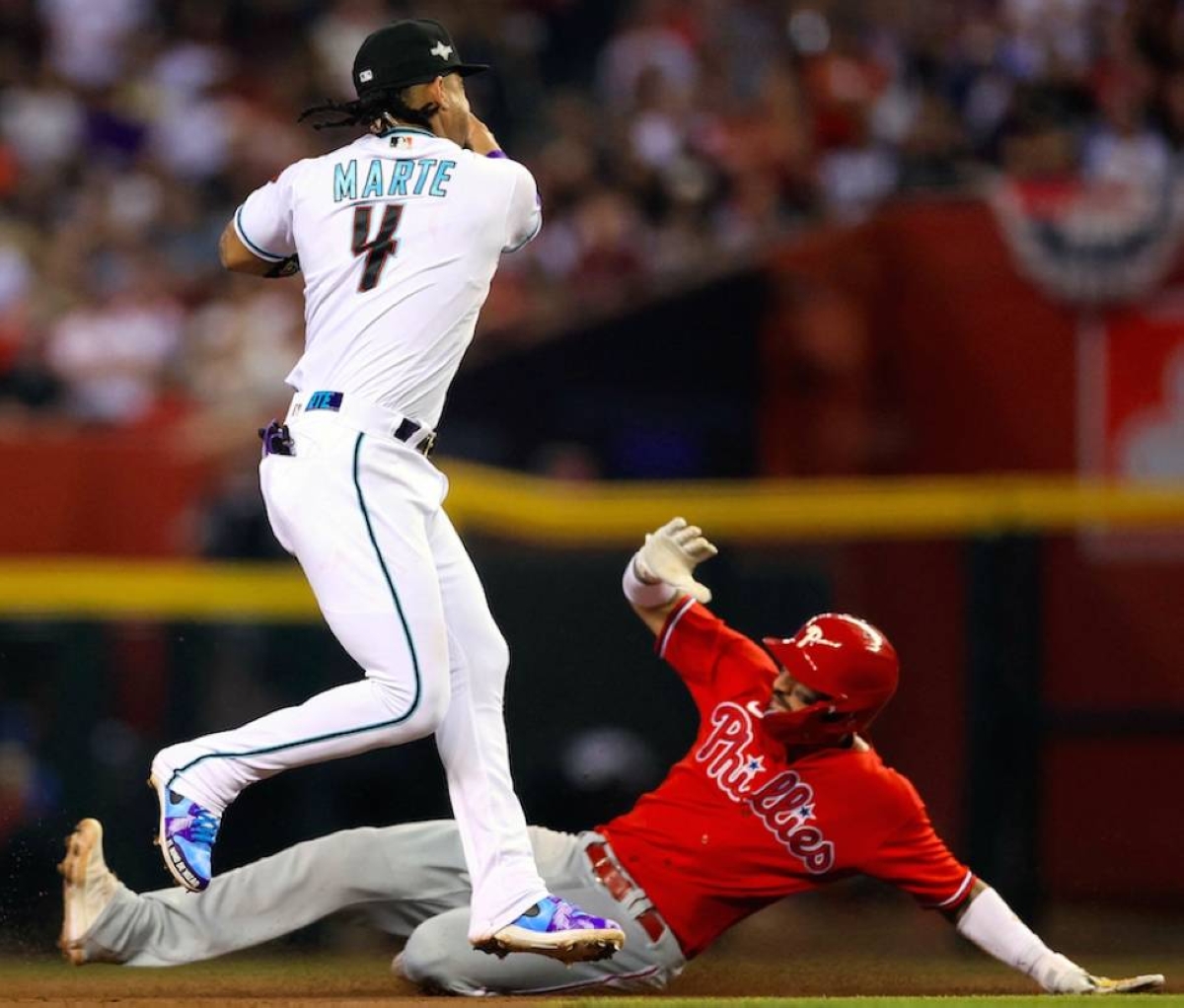 Phillies rip D-backs to seize series lead in MLB playoffs