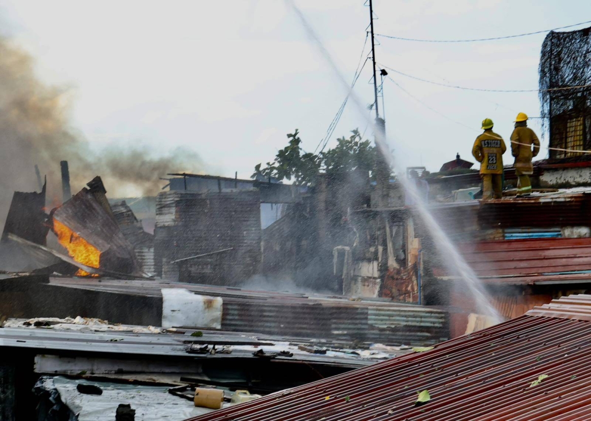 Fire hits residential area in QC | The Manila Times