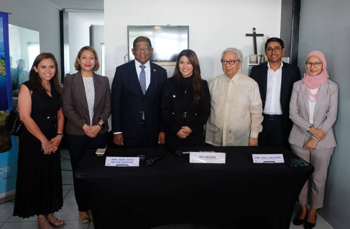 POWERHOUSE GUESTS Nat Arcega (center) is flanked by Malaysian Ambassador to Manila Dato Abdul Malik Melvin Castelino bin Anthony and Ambassador Jose Brillantes at the opening of the Ortigas branch of Arce Tours and Travels. CONTRIBUTED PHOTO