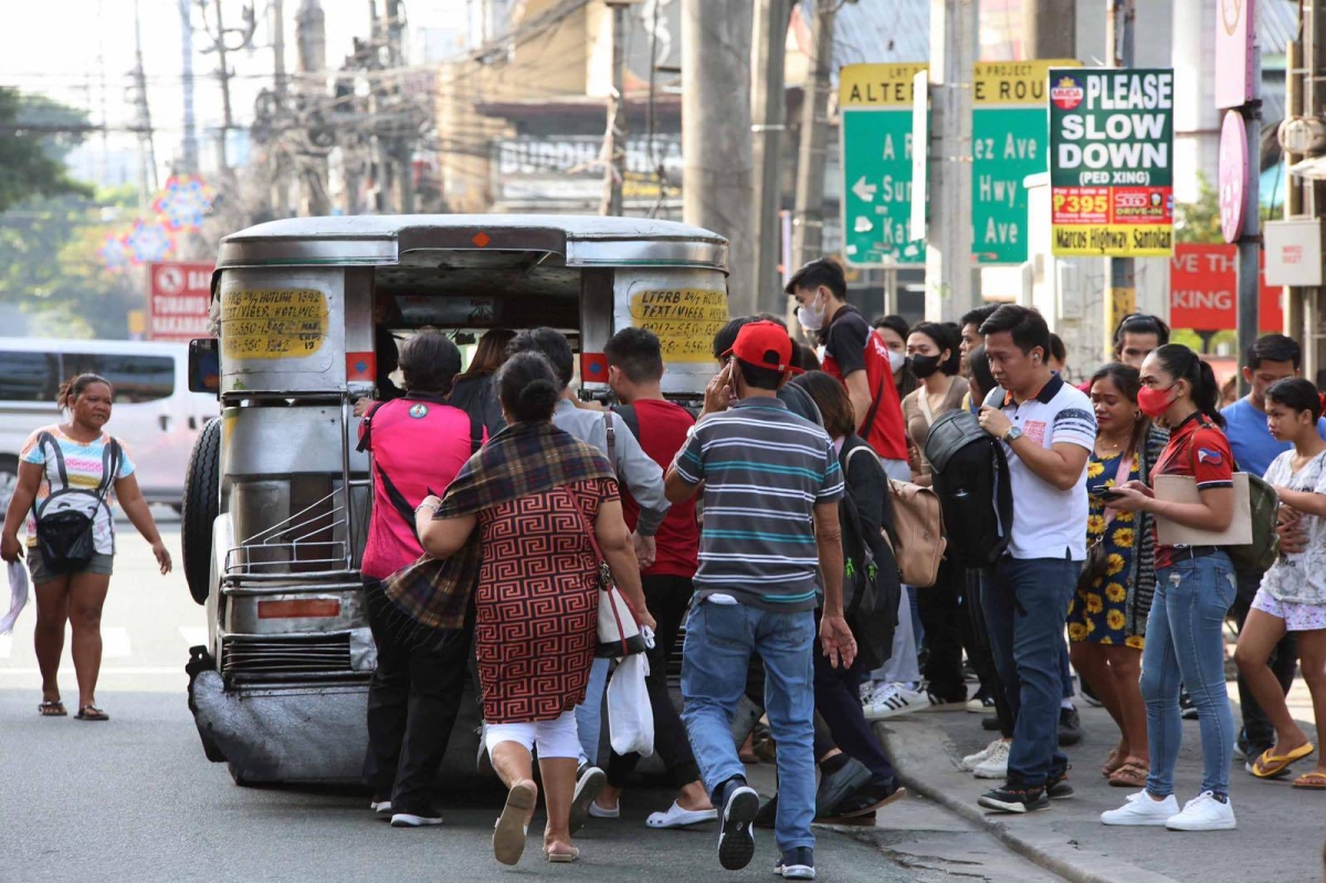 Hard commute | The Manila Times