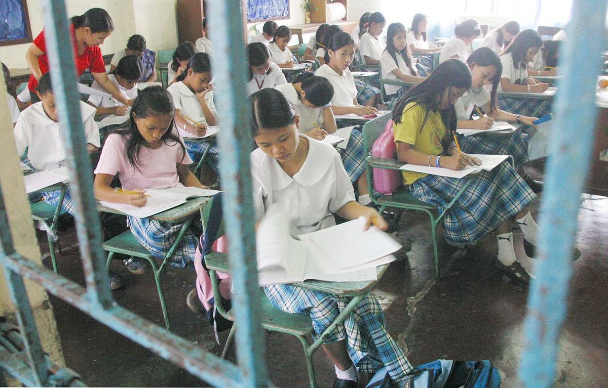 In this file photo, Grade six pupils of Commonwealth Elementary School in Quezon City are taking a National Achievement Test. File Photo