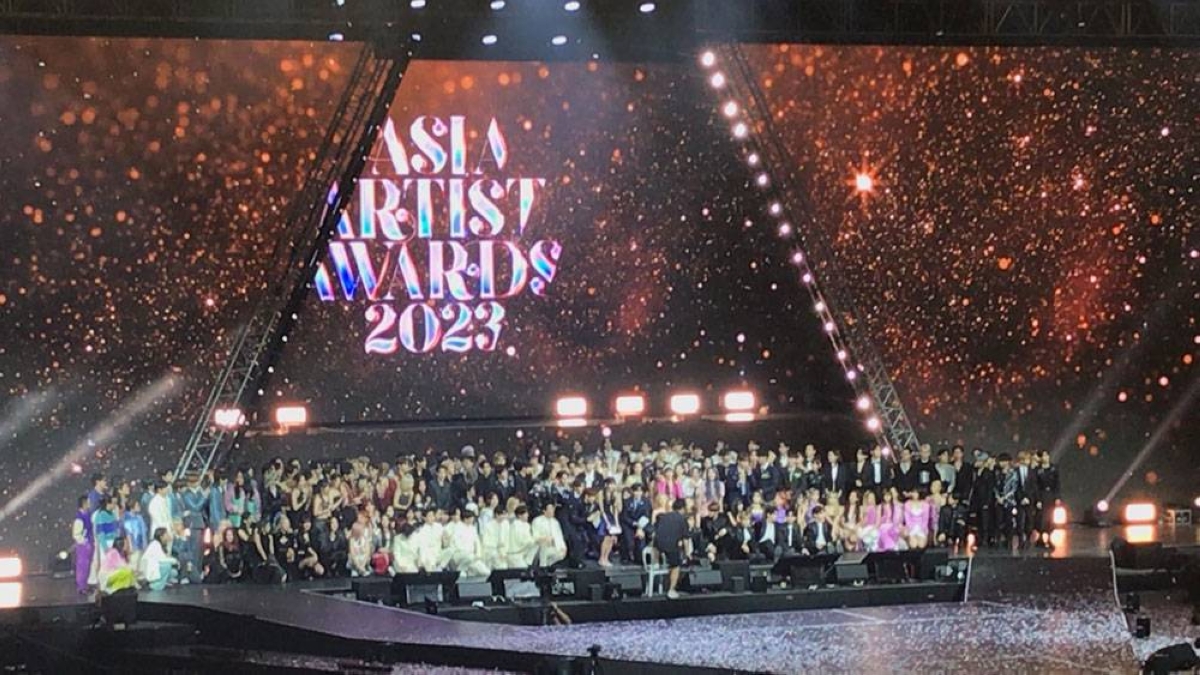 PH, KPop celebrities stand side by side in biggest Asian entertainment