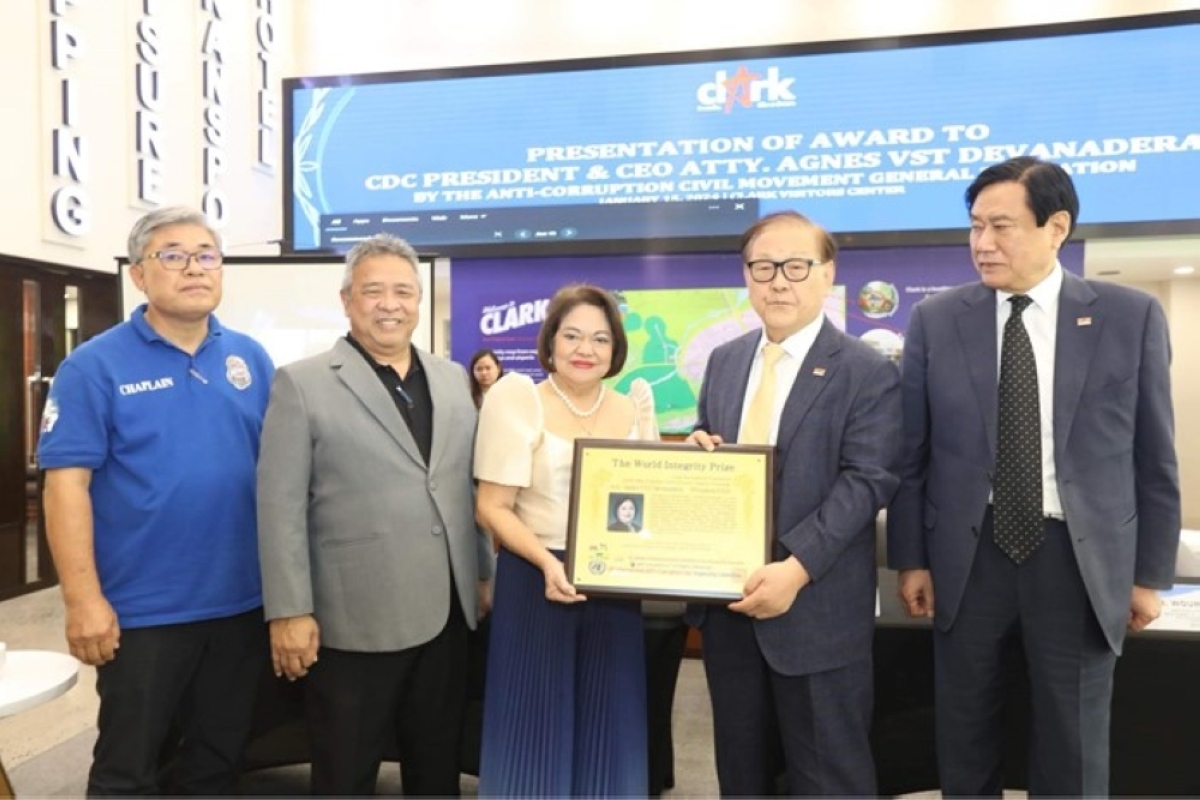 World anti-corruption advocates honor CDC president | The Manila Times