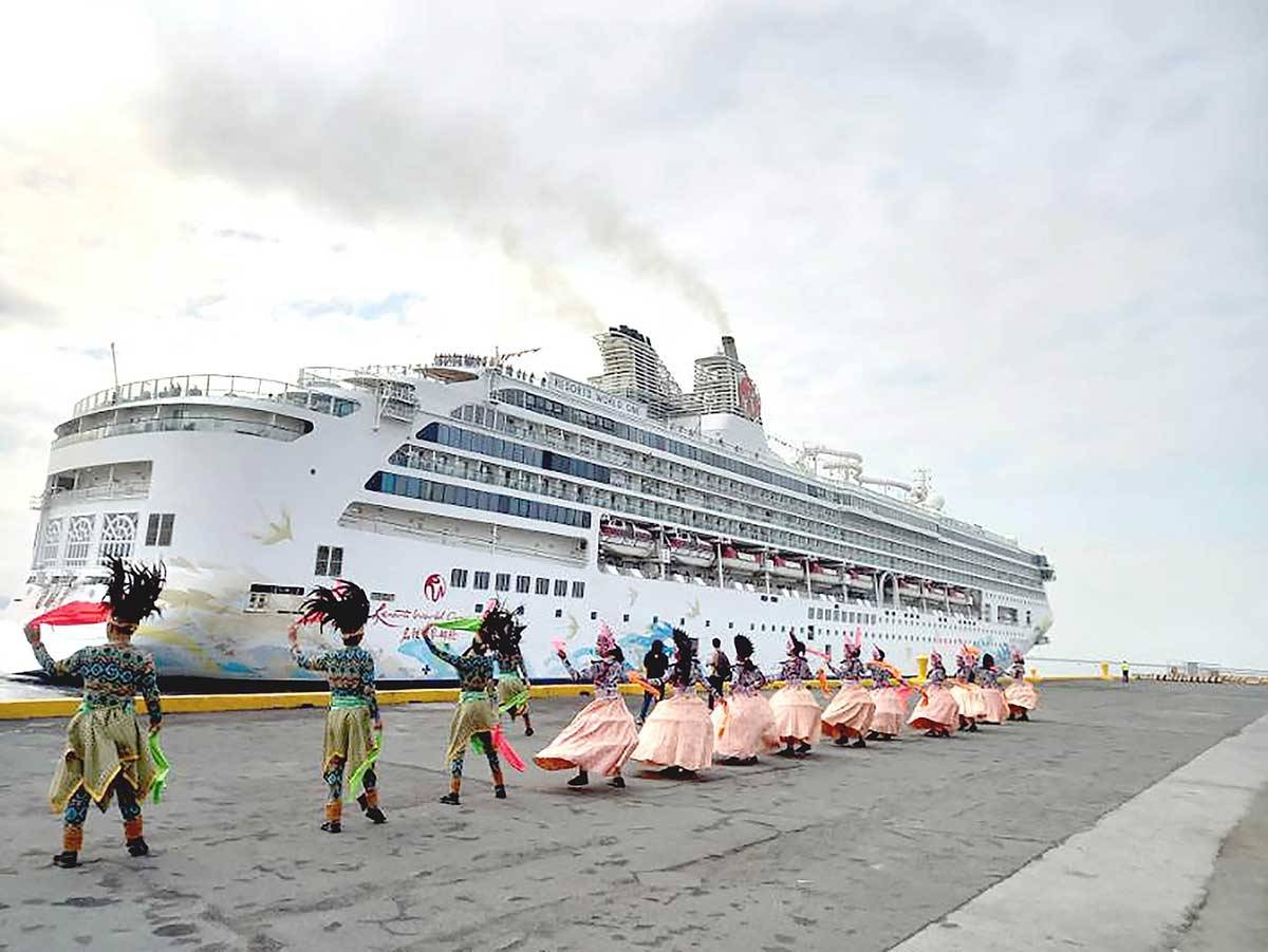 Resorts World One cruise ship welcomed at Manila South Harbor | The ...