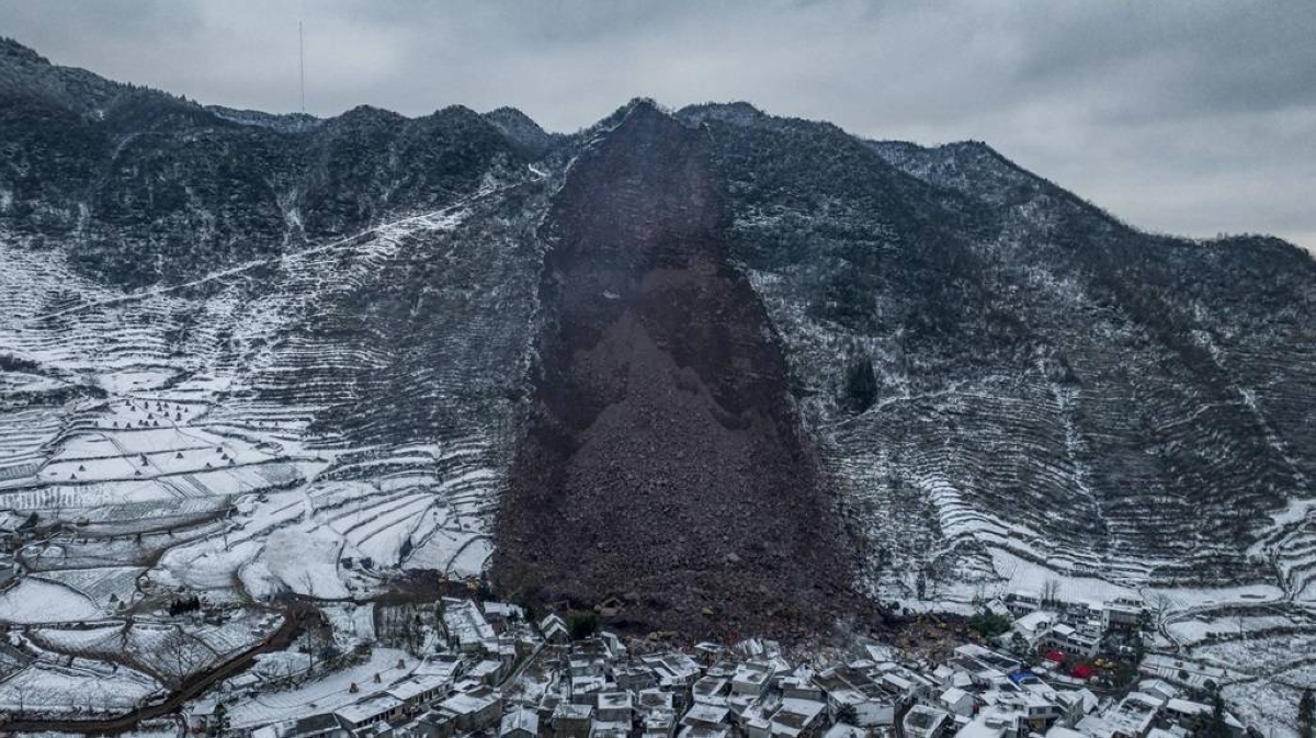 NAKAKAGULAT na tanawin Isang aerial view ng nakamamatay na landslide sa Liangshui village, Tangfang town, lungsod ng Zhaotong, Yunnan province, southern China, noong Lunes, Ene. 22, 2024. XINHUA PHOTO