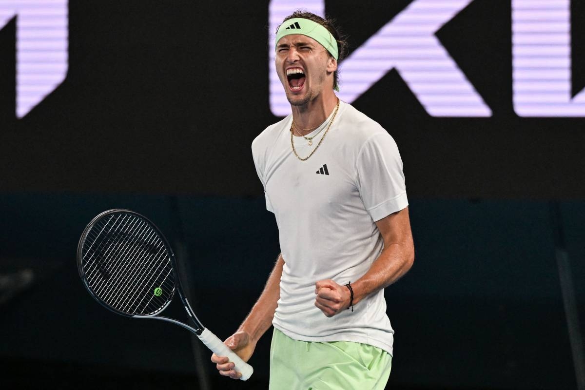 Zverev shocks Alcaraz, advances to semis | The Manila Times