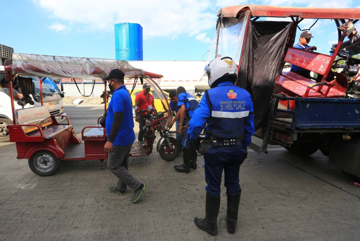 ROAD CLEARING | The Manila Times