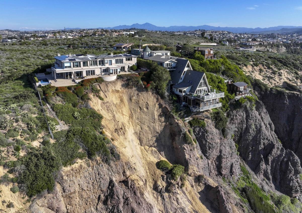 Coastal landslide puts mansion on cliff edge The Manila Times