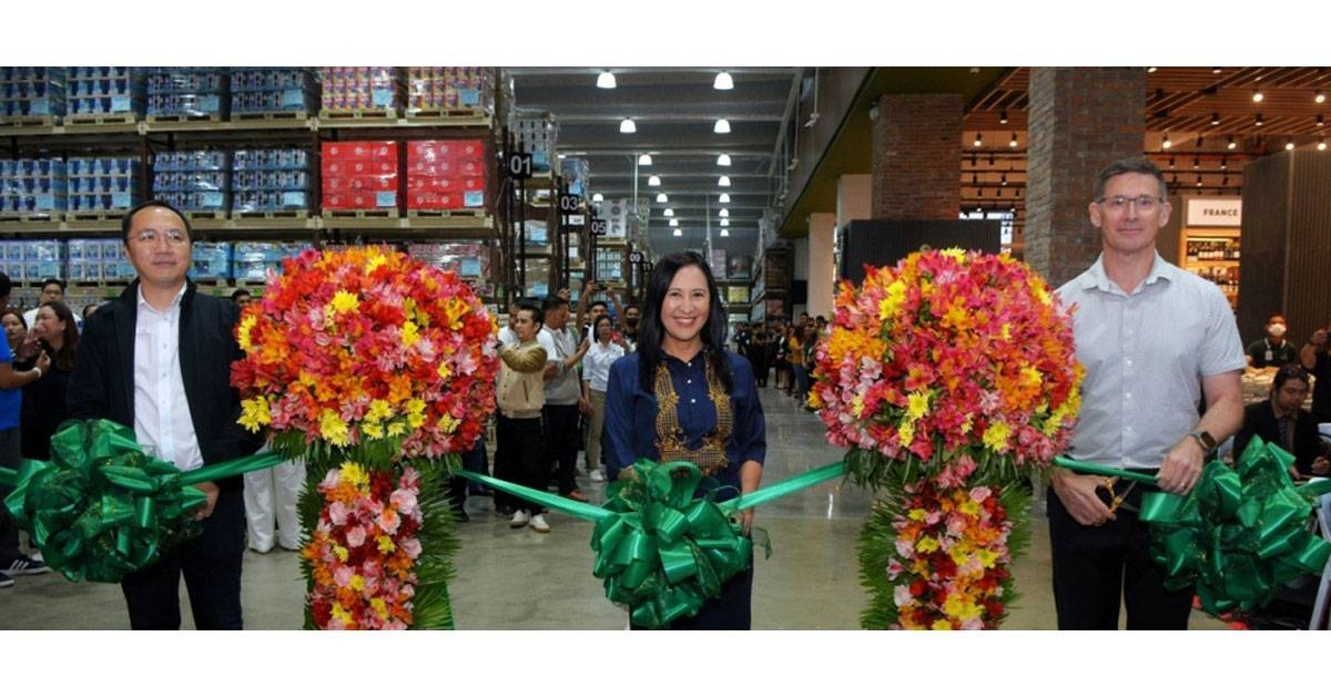 Landers brings premium membership shopping to Fairview