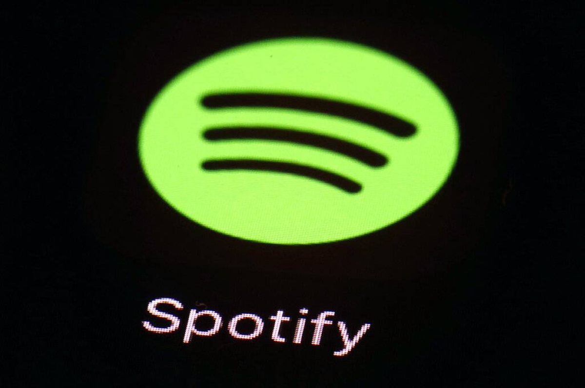 Spotify adds music videos to output