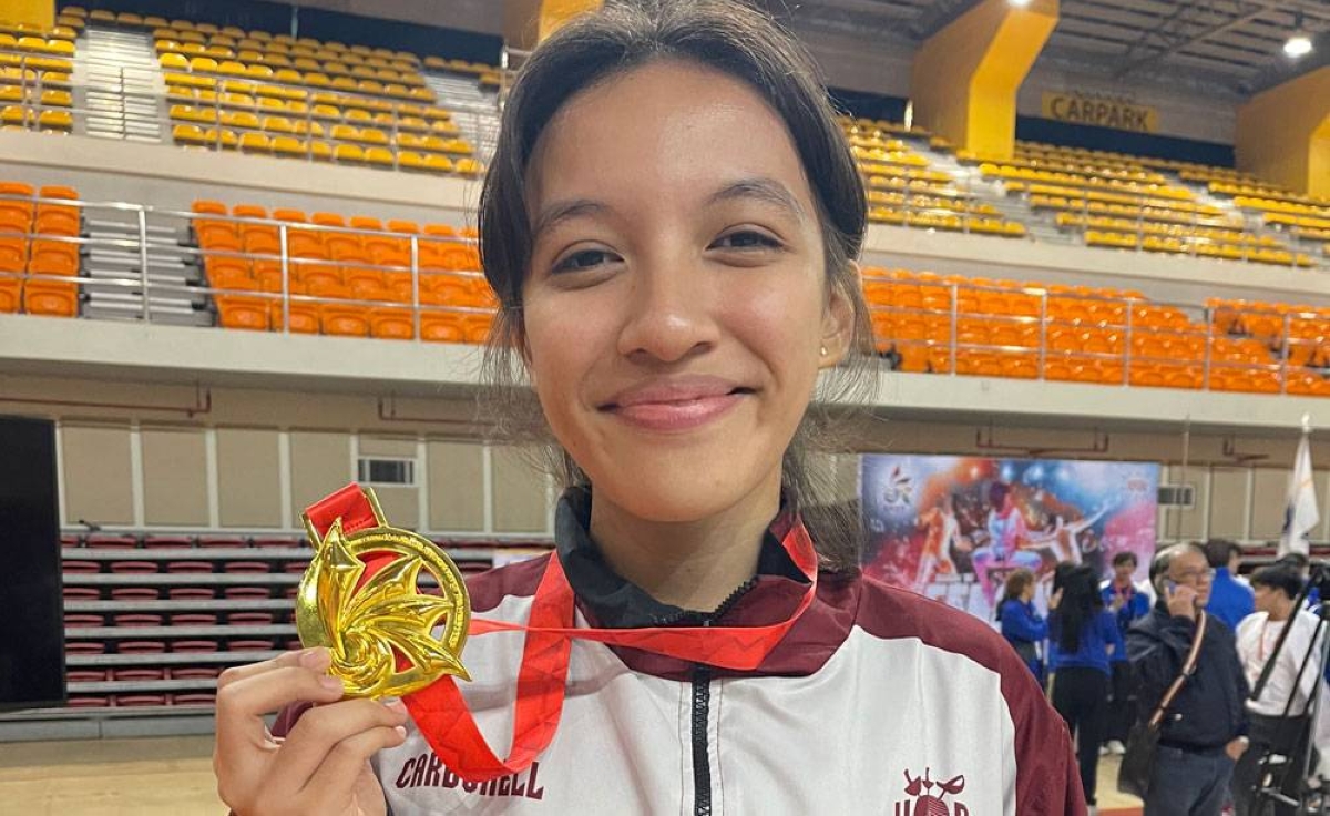 Gomez, Carbonell claim gold medals in UAAP fencing | The Manila Times