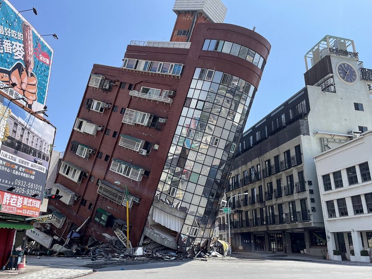 This photo taken by Taiwan's Central News Agency (CNA) on April 3, 2024 shows a damaged building in Hualien, after a major earthquake hit Taiwan's east. Photo by CNA / AFP