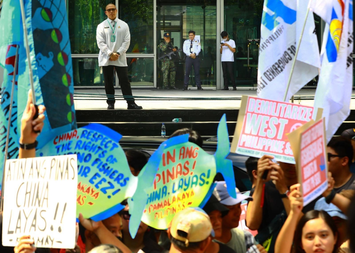 Protesters hold an effigy of Chinese President Xi Jin Ping in front of the Chinese Embassy in Makati City on Tuesday, April 9, 2024 as they condemn Beijing's repeated harassment of Filipino fisherfolk and Philippine supply missions in the West Philippine Sea. PHOTO BY MIKE ALQUINTO