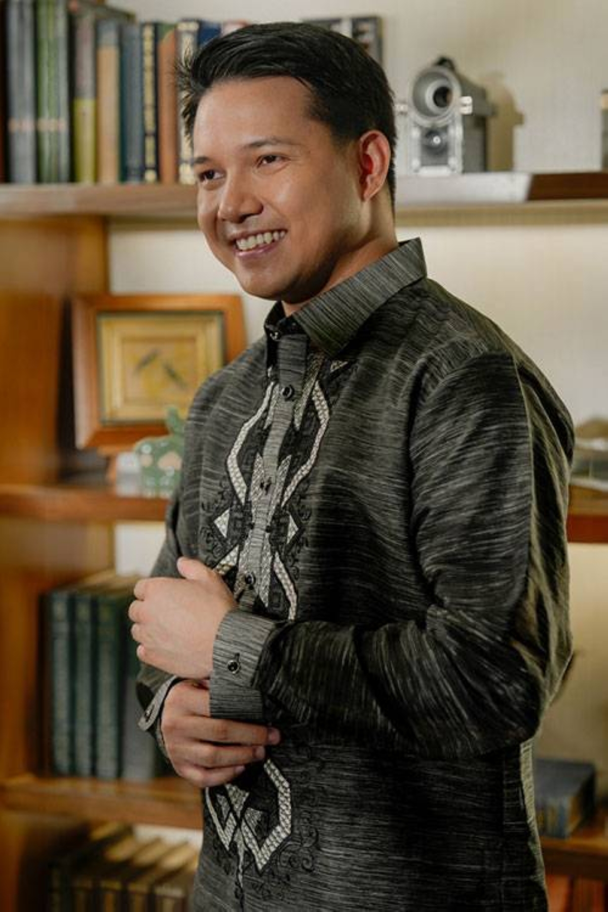 SENATE SENSATION With his work as Senate Chief of Staff and Chairman of disaster relief NGO Panday Bayanihan, Brian Poe Llamanzares represents a new generation of public service in Kultura’s heather black cocoon barong with bold white geometric embroidery.