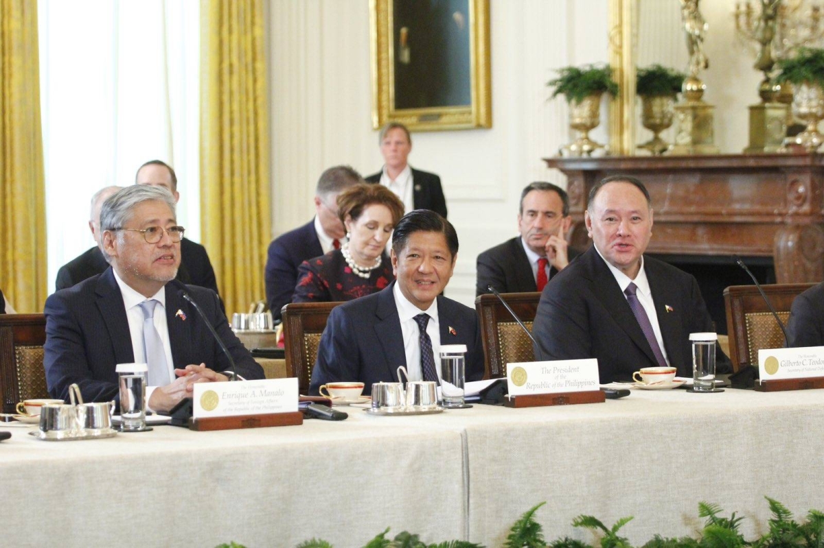 WALKING TALL US President Joe Biden arrives for a trilateral meeting with Japanese Prime Minister Fumio Kishida (right) and Filipino President Ferdinand Marcos Jr.
(left) at the White House on Thursday, April 11, 2024, in Washington, D.C. (local time). Leaders from the three nations met in a first-ever trilateral summit in a show of solidarity as China’s assertiveness in the South China Sea has raised tensions in the region. PHOTO BY PCO