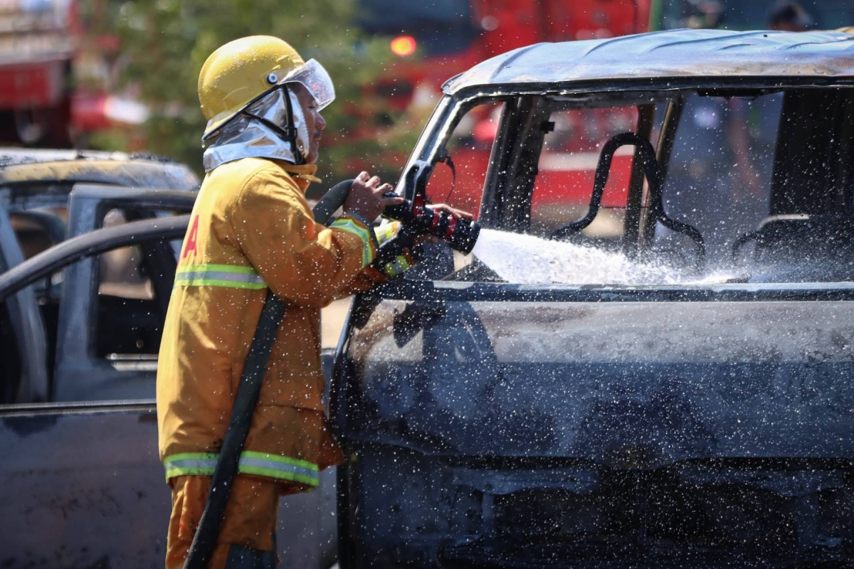 19 vehicles damaged by fire at NAIA 3