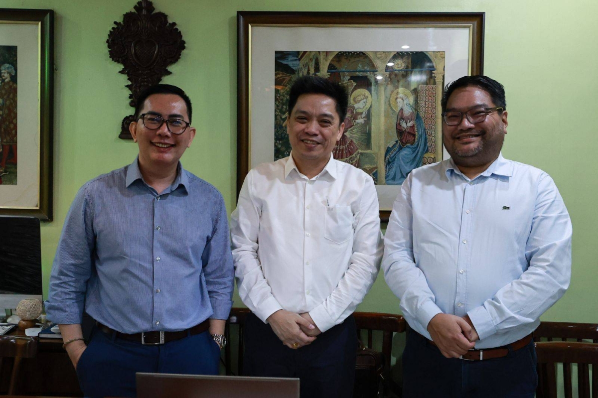 TOP PRESIDENTIAL PICK IN 2028 (From left) Dr. Dennis Coronacion, Oculum chief political analyst; Dr. Racidon Bernarte, Oculum research head; and Felipe Salvosa II, moderator, present the results of a presidential survey to the media on Friday, April 26, 2024. The first-quarter opinion poll by Oculum and Research Analytics showed Vice President Sara Duterte as the top choice for president in 2028. PHOTOS BY RIO DELUVIO