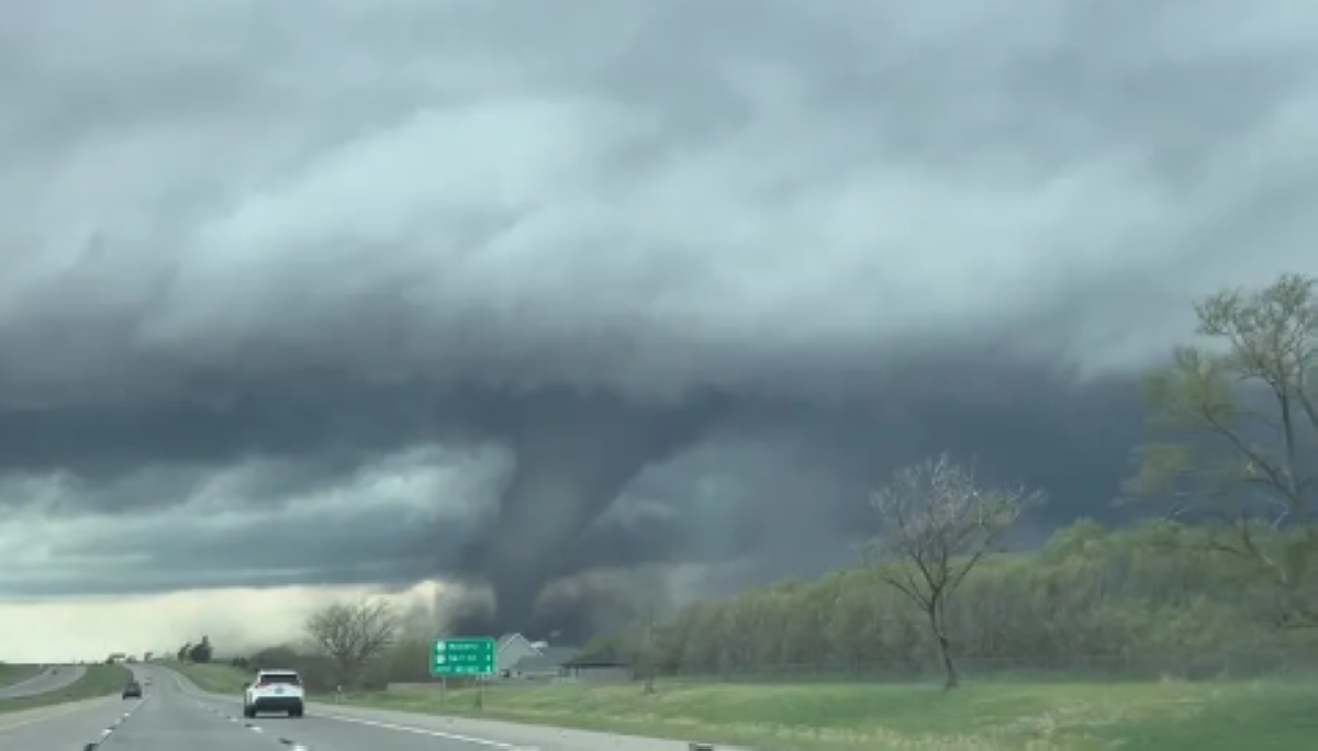 Strong tornadoes pound central US states | The Manila Times