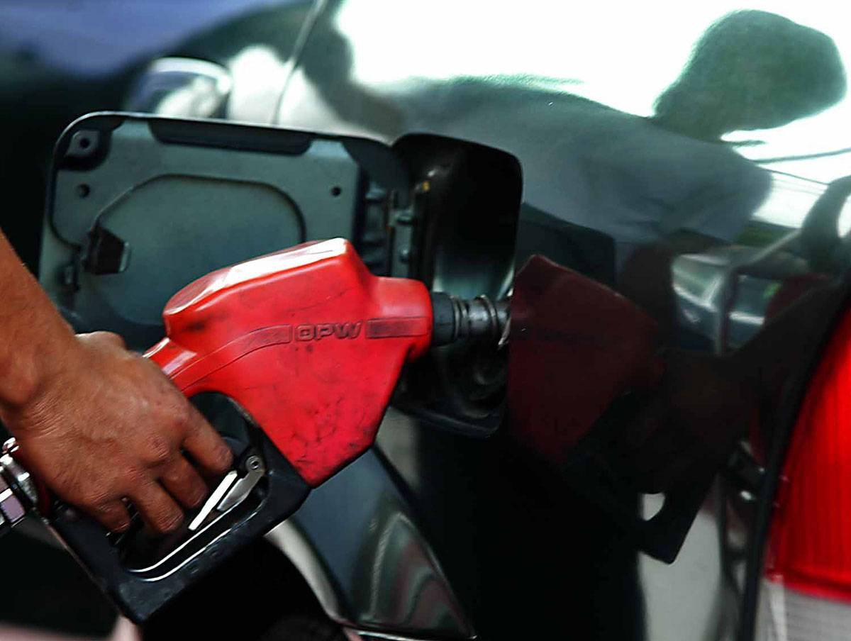 Oil firms lower pump prices