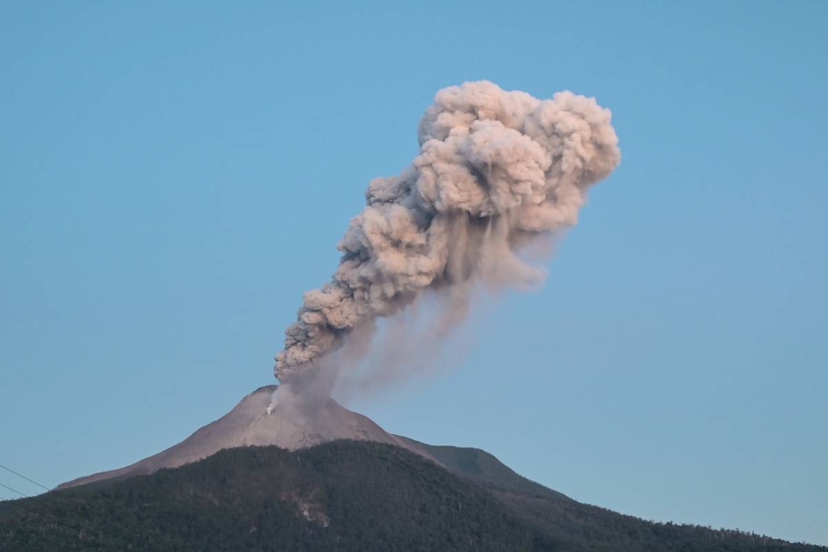 Indonesia's Lewotobi Laki-Laki Volcano Erupts Twice In A Day | The ...