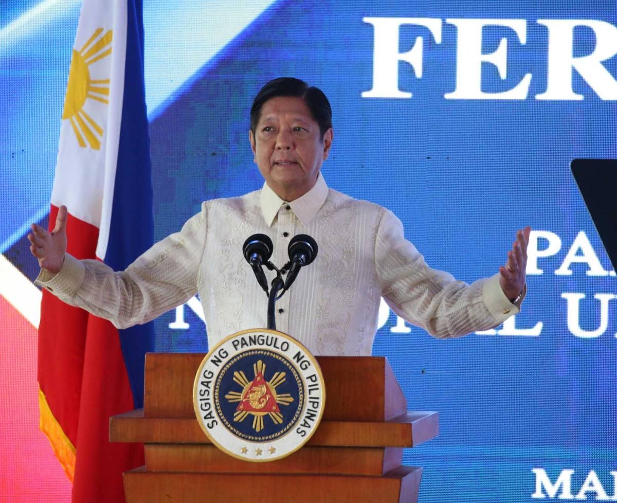 NEW ALLIANCE President Ferdinand R. Marcos Jr. (center) witnesses the signing of the alliance between the Partido Federal ng Pilipinas (PFP) and National Unity Party (NUP) in a ceremony dubbed 'Alyansa Para Sa Bagong Pilipinas' in Makati City on June 29, 2024. (From left) Signing were Congressman Ferdinand Alexander A. Marcos, PFP deputy majority leader; Special Assistant to the President Antonio Lagdameo Jr., PFP national vice president; South Cotabato Gov. Reynaldo S. Tamayo Jr., PFP national president; NUP Chairman Ronaldo V. Puno; Congressman Luis Raymundo E. Villafuerte Jr., NUP president; and Congressman Albert Raymond S. Garcia, NUP secretary general. PHOTOS BY RENE H. DILAN AND NIÑO JESUS ORBETA/PPA POOL