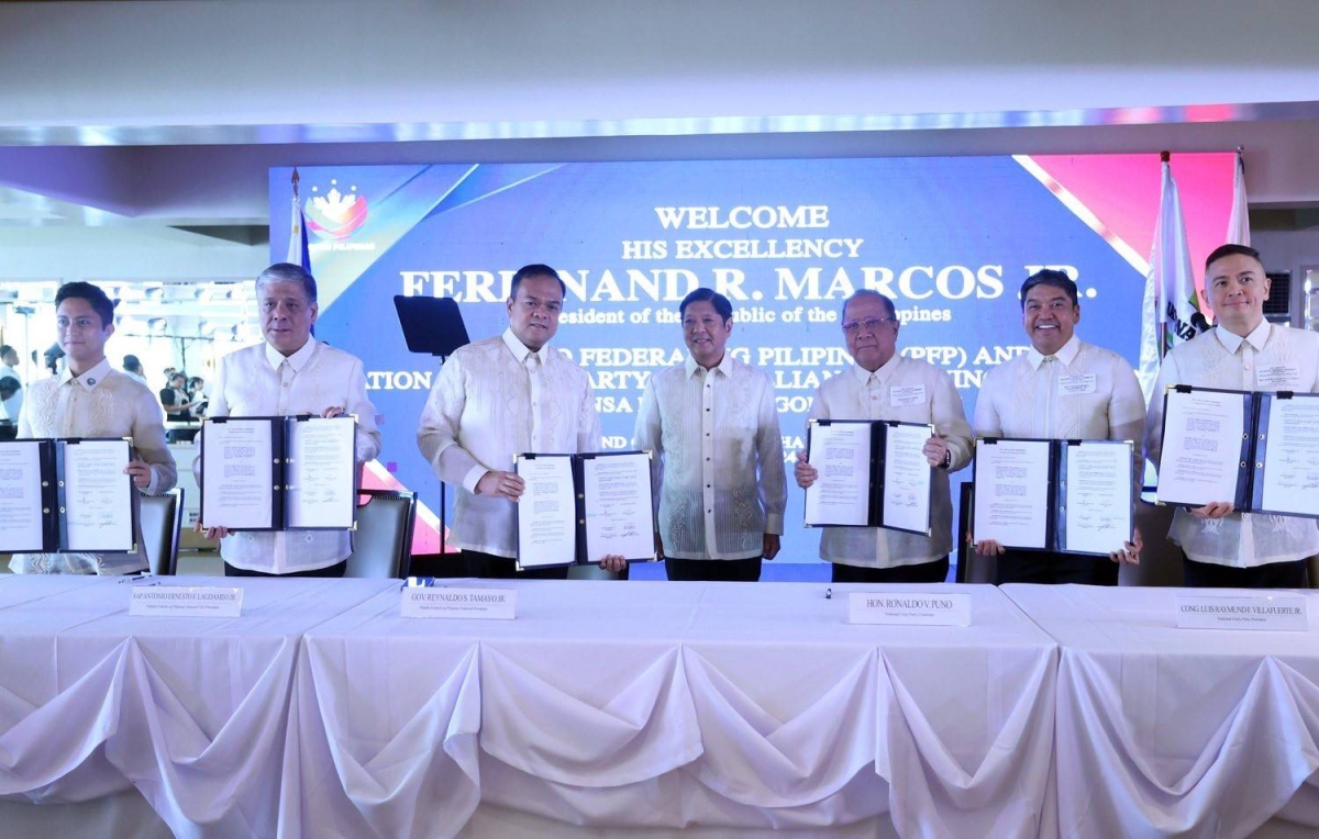 NEW ALLIANCE President Ferdinand R. Marcos Jr. (center) witnesses the signing of the alliance between the Partido Federal ng Pilipinas (PFP) and National Unity Party (NUP) in a ceremony dubbed 'Alyansa Para Sa Bagong Pilipinas' in Makati City on June 29, 2024. (From left) Signing were Congressman Ferdinand Alexander A. Marcos, PFP deputy majority leader; Special Assistant to the President Antonio Lagdameo Jr., PFP national vice president; South Cotabato Gov. Reynaldo S. Tamayo Jr., PFP national president; NUP Chairman Ronaldo V. Puno; Congressman Luis Raymundo E. Villafuerte Jr., NUP president; and Congressman Albert Raymond S. Garcia, NUP secretary general. PHOTOS BY RENE H. DILAN AND NIÑO JESUS ORBETA/PPA POOL