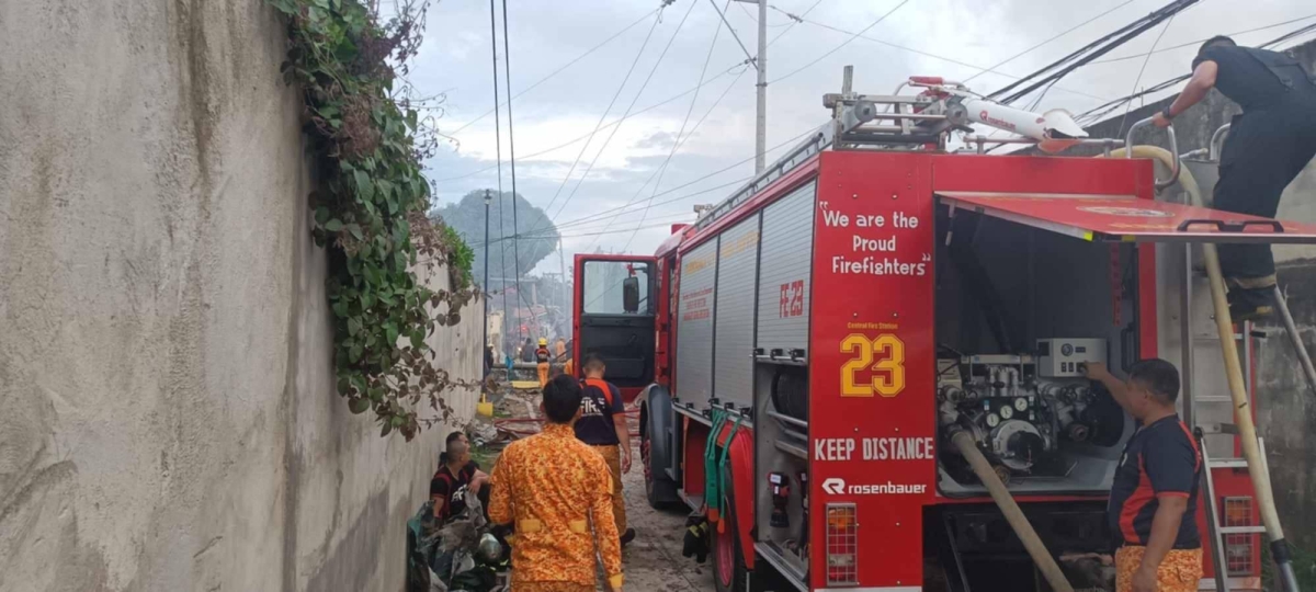 Firemen and rescuers rush to the scene of a firecracker factory blast in Zamboanga City on Saturday afternoon. PHOTOS BY ZAMBOANGA CITY DISASTER RISK REDUCTION MANAGEMENT OFFICE 