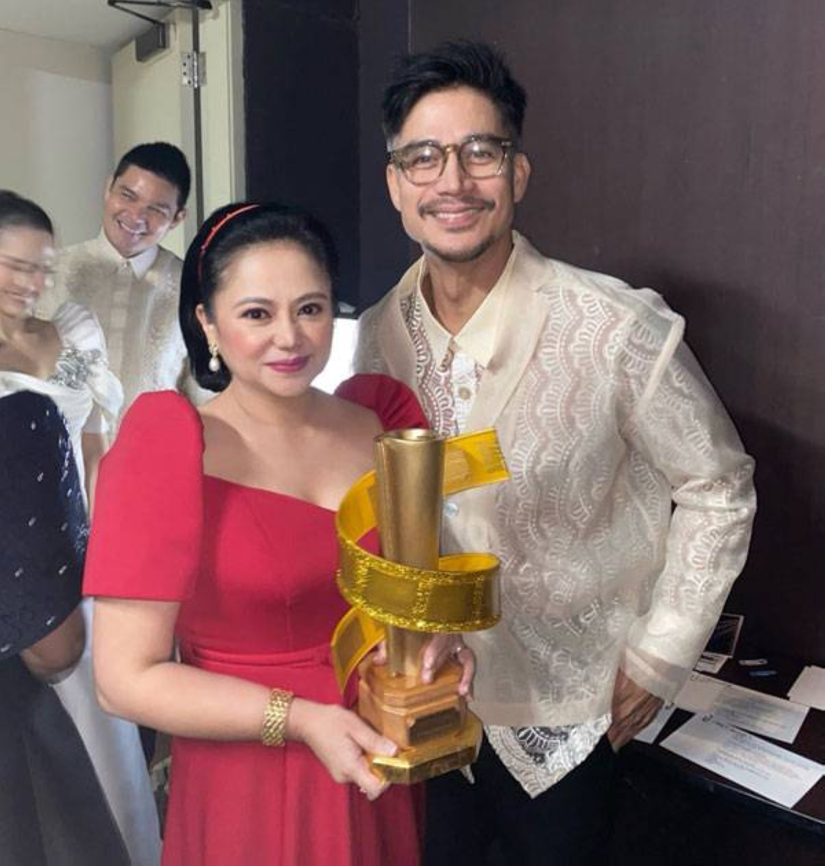 Sa likod ng entablado sa The 7th Eddys, bago ang 'The Manila Times' very own Entertainment and Lifestyle Editor Tessa Mauricio-Arriola at SPEEd Internal Vice President presents would-be Best Actor of the night, ang Box Office Heroes Award ni Piolo Pascual para sa 'Mallari.'