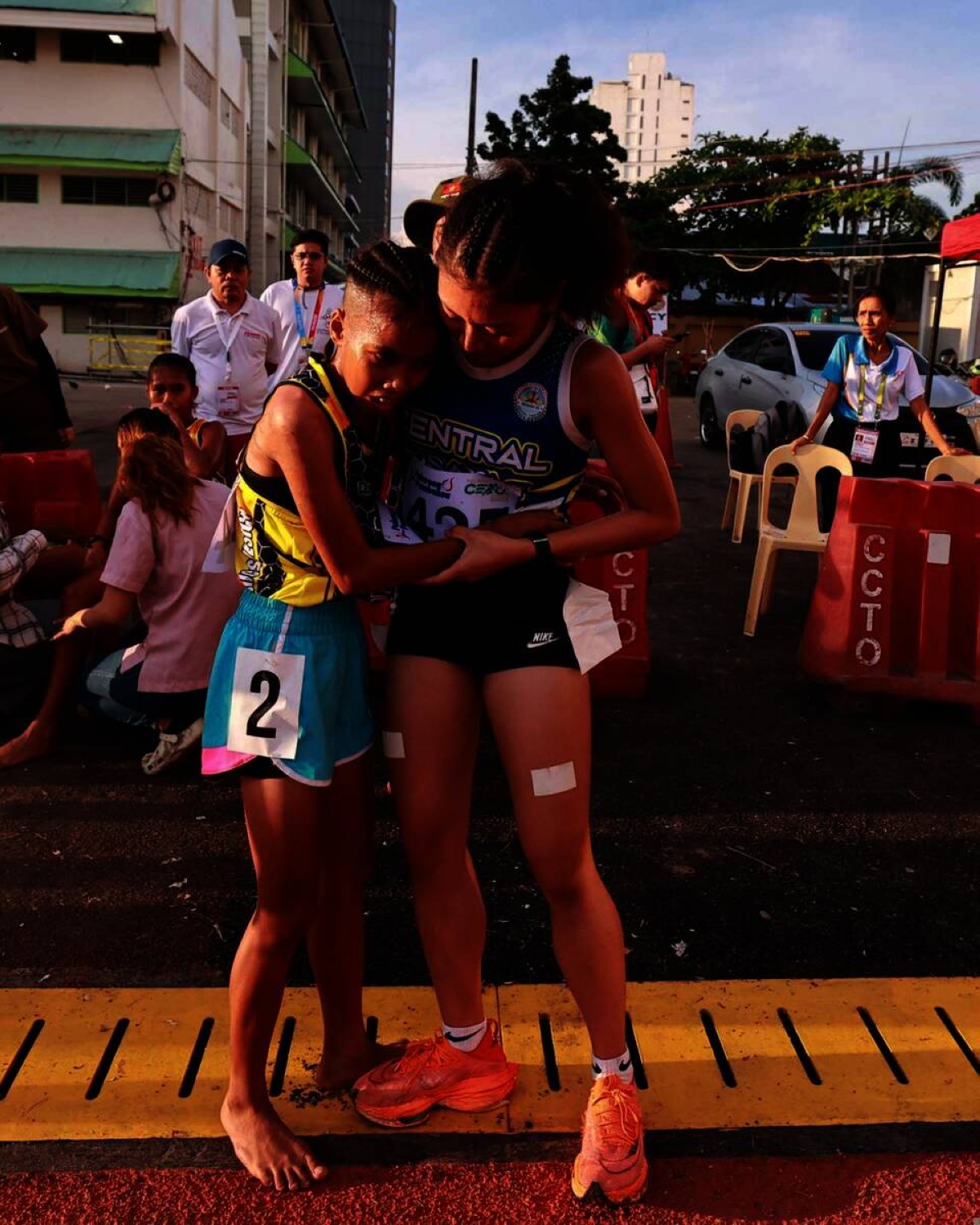 Asia Paraase (425) of Central Visayas wins the first gold in the 64th Palarong Pambansa in the 3000m secondary girls' event, at the Cebu City Sports Center on July 11, 2024.. Paraase clocked 10:27.36. PHOTOS BY RIO DELUVIO
