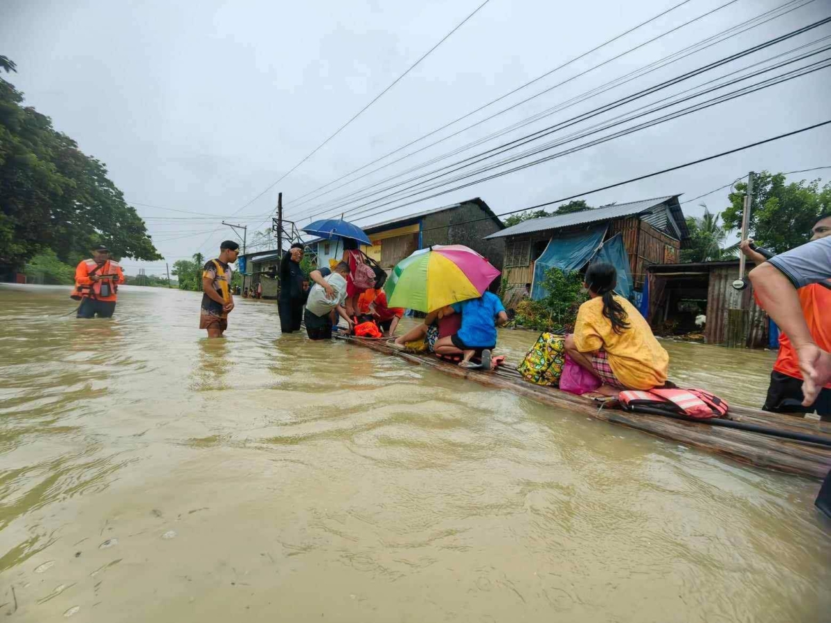 RESCUE. La Union responders evacuate residents from a flooded village in Luna, La Union on Thursday, July 25.  They were  taken to an evacuation center because of the flood left by Typhoon Carina. PHOTO COURTESY OF LA UNION PIO