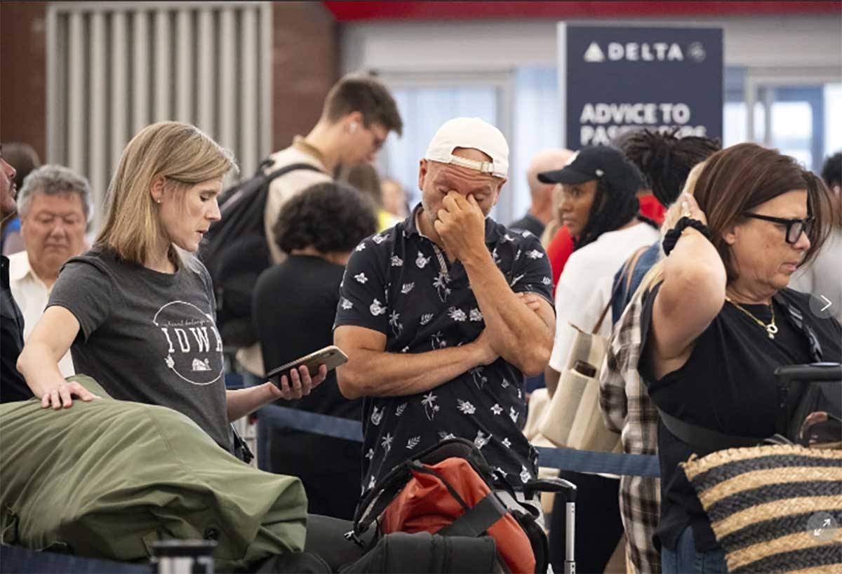 Tiffany McAllister and Andres Bernal try to change their flight reservations to Iowa at Hartsfield Jackson International Airport in Atlanta, Georgia, July 19, 2024, as a major internet outage disrupts flights, media and businesses around the world. BEN GRAY/AP