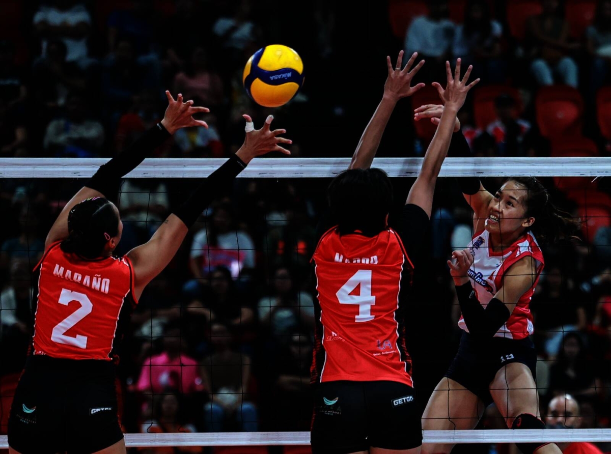 The Creamline Cool Smashers defeat the Chery Tiggo Crossovers in 4 sets, 25-20, 24-26, 25-16, 25-19 , in the Premier Volleyball League Reinforced Conference at the PhilSports Arena in Pasig City on July 30, 2024. PHOTOS BY RIO DELUVIO
