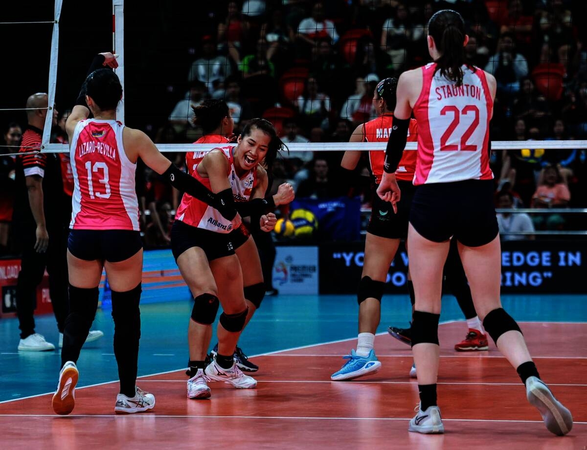 The Creamline Cool Smashers defeat the Chery Tiggo Crossovers in 4 sets, 25-20, 24-26, 25-16, 25-19 , in the Premier Volleyball League Reinforced Conference at the PhilSports Arena in Pasig City on July 30, 2024. PHOTOS BY RIO DELUVIO
