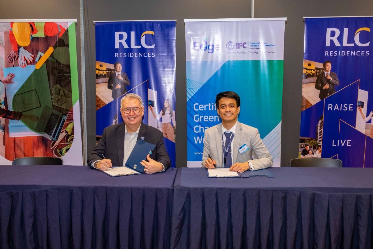 RLC Residences Senior Vice President and Business Unit General Manager John Richard Sotelo (left) with International Finance Corp. Country Lead (Climate Business) for the Philippines, Malaysia and Pacific Angelo Tan during the signing ceremony during the 2nd Climate Forum. CONTRIBUTING PHOTO