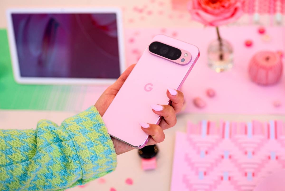 Katarina Mogus takes a photo with a new Pixel phone during the Made By Google event at Google's Bay View campus in Mountain View, California, on August 13, 2024. AFP PHOTO