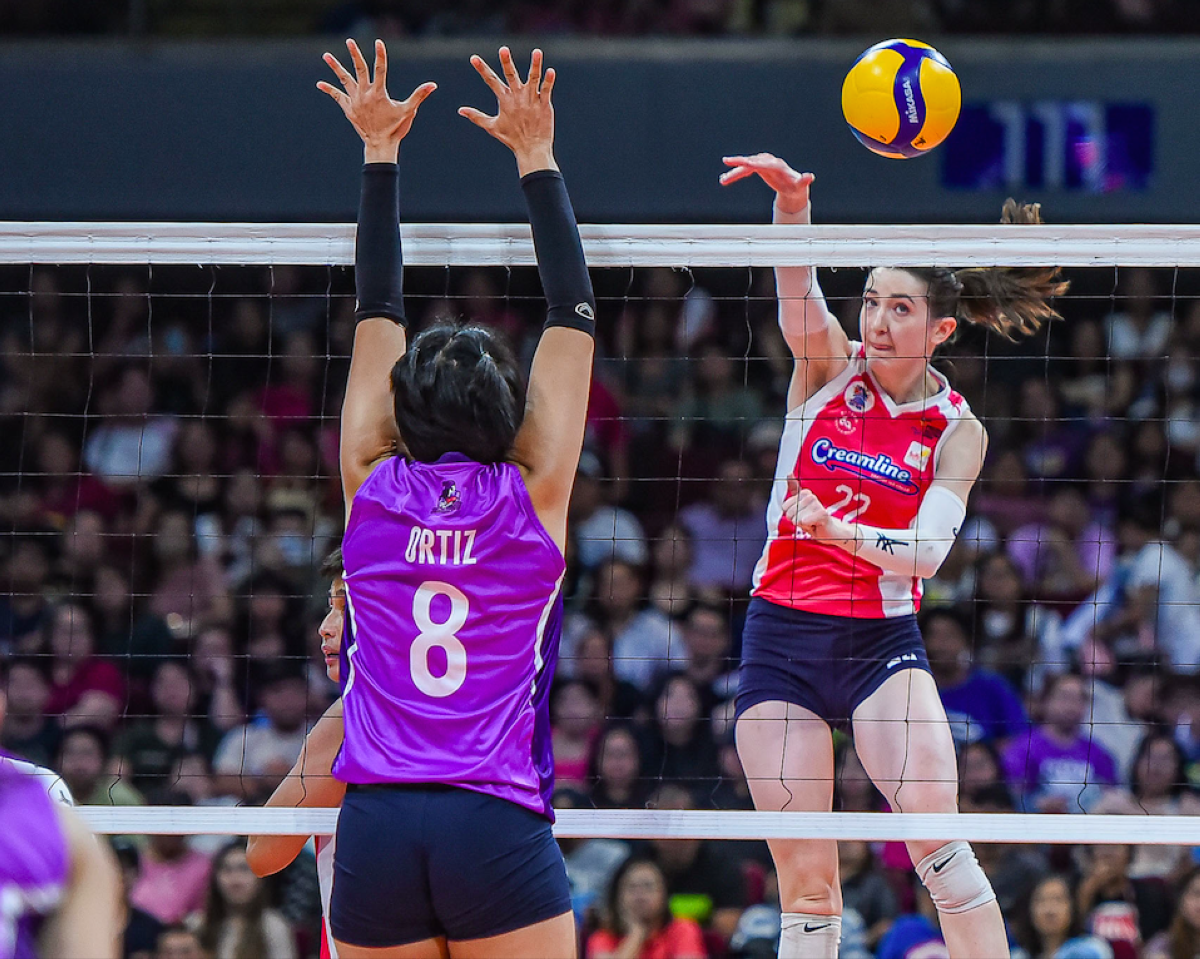 Creamline’s Erica Staunton fires a down-the-line hit against Choco Mucho’s Maika Ortiz during the Premier Volleyball League Reinforced Conference on Aug. 17, 2024, at the Mall of Asia Arena in Pasay City. PVL PHOTO