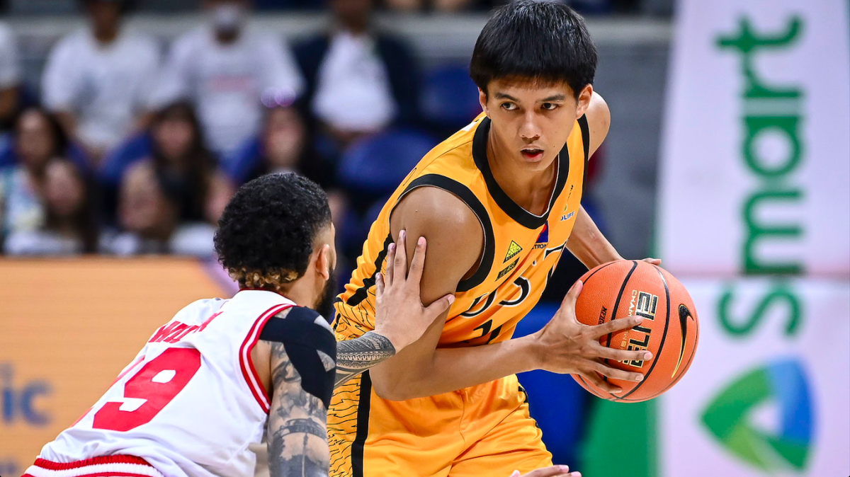 UST blasts UE, gets off to winning start in UAAP