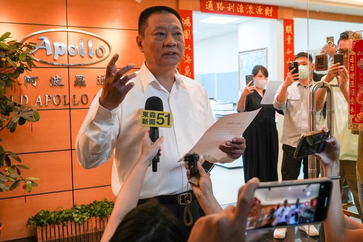 NOT RESPONSIBLE Hsu Ching-kuang, head of Taiwanese company Gold Apollo, speaks to the media outside the company’s office in New Taipei City on Sept. 18, 2024. AFP Photo